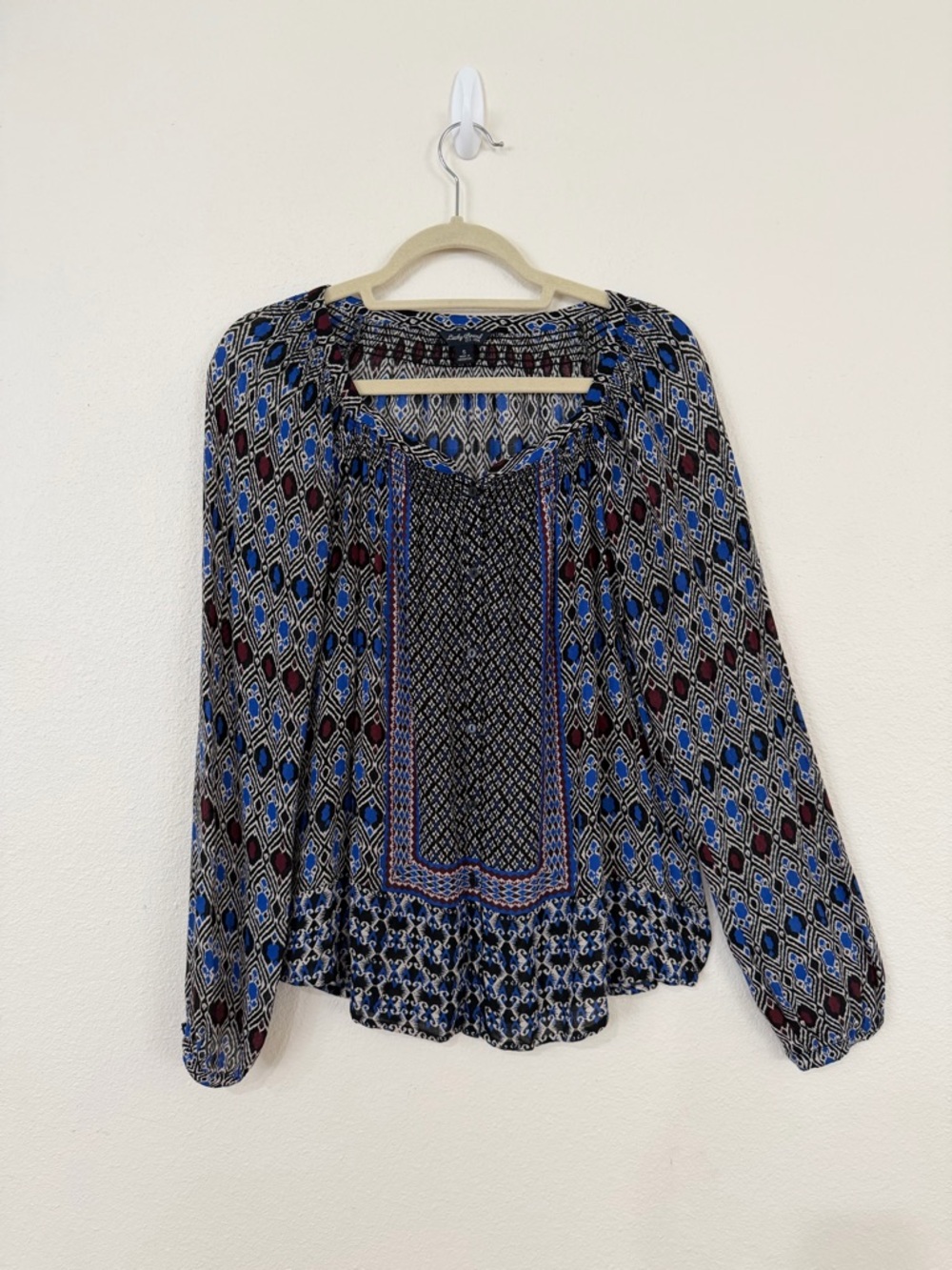100% rayon Lucky Brand Blue Multi Geometric Peasant Blouse
